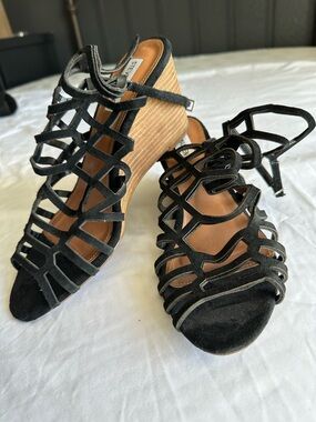 Steve Madden Black Strappy Wedge Sandals Size 10 Cutout Gladiator Style